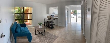 Tennis Villas Apartments in Miami, FL - Foto de edificio - Building Photo