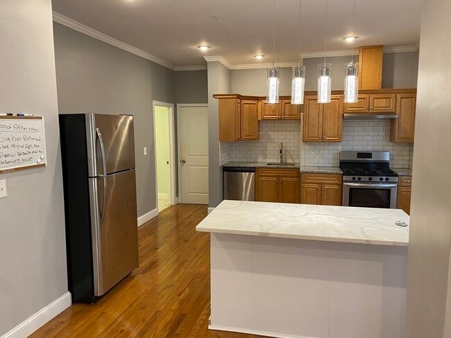 53 Marshall St, Unit 1 in Somerville, MA - Building Photo - Building Photo