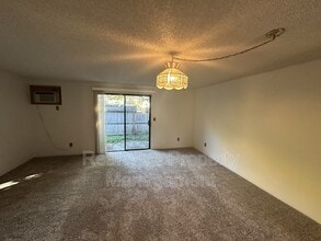 1105 Excalibur Dr in Grants Pass, OR - Building Photo - Building Photo