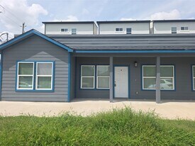 3221 Ennis St in Houston, TX - Building Photo