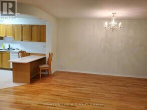 31 Thornbury Crescent in Ottawa, ON - Building Photo - Building Photo