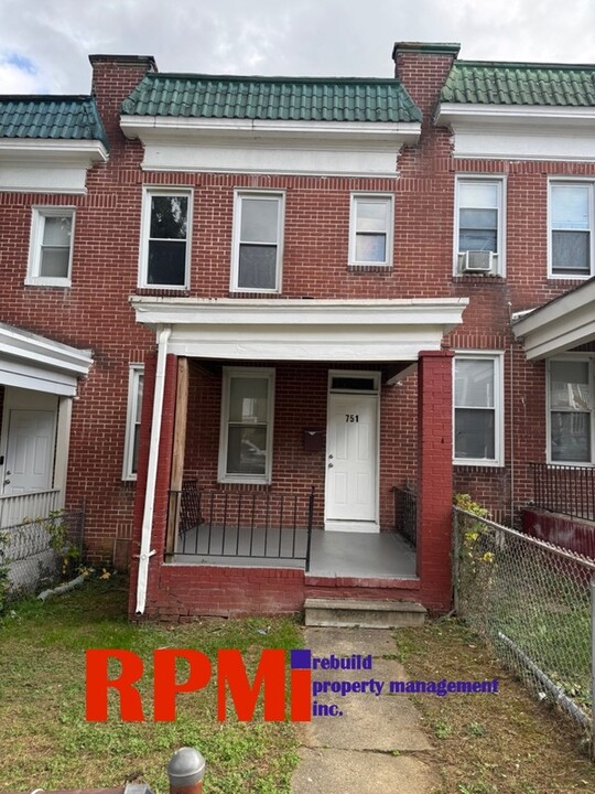 751 Edgewood St in Baltimore, MD - Building Photo