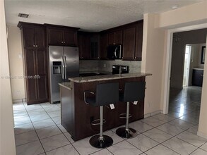 17321 NW 63rd Ave in Hialeah, FL - Building Photo - Building Photo