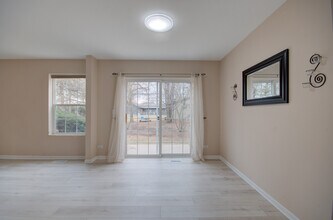 2421 Stoughton Cir in Aurora, IL - Building Photo - Building Photo