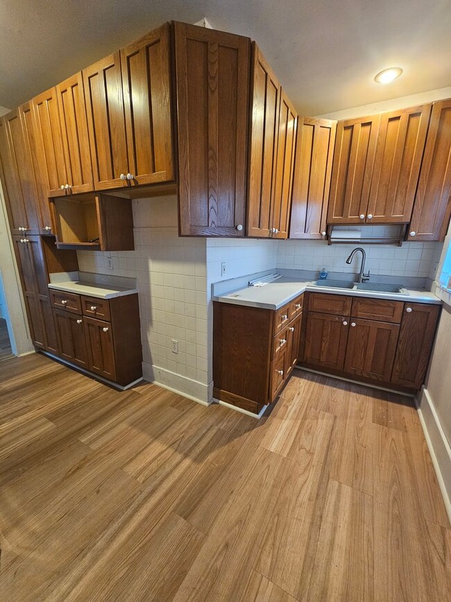 221 E 18th St in Davenport, IA - Building Photo - Building Photo