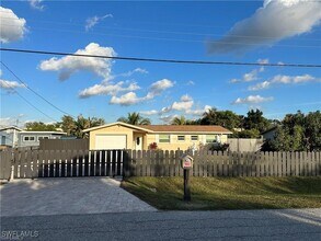 141 Schneider Dr in Ft. Myers, FL - Building Photo - Building Photo