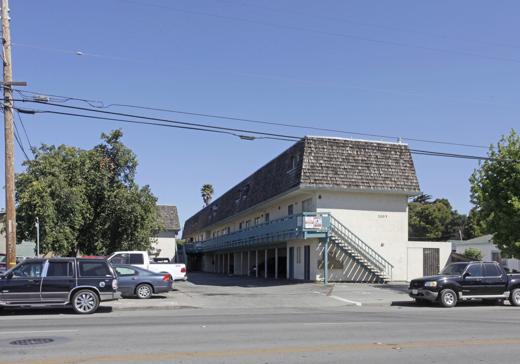 1103 N Sanborn Rd in Salinas, CA - Building Photo