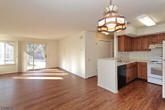 87 Mayfield Rd in Bedminster, NJ - Building Photo - Building Photo