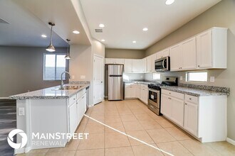 12407 W State Ave in Glendale, AZ - Foto de edificio - Building Photo