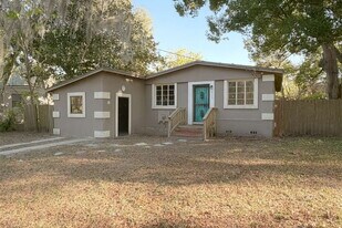 6773 Restlawn Dr in Jacksonville, FL - Building Photo