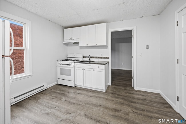 70 Center St in Wallingford, CT - Building Photo - Building Photo
