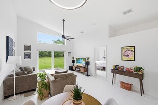 6581 Marissa Cir in Greenacres, FL - Building Photo
