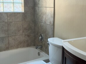4475 N Taylor Ave in St. Louis, MO - Building Photo - Building Photo