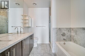 39 Queens Quay E in Toronto, ON - Building Photo - Building Photo