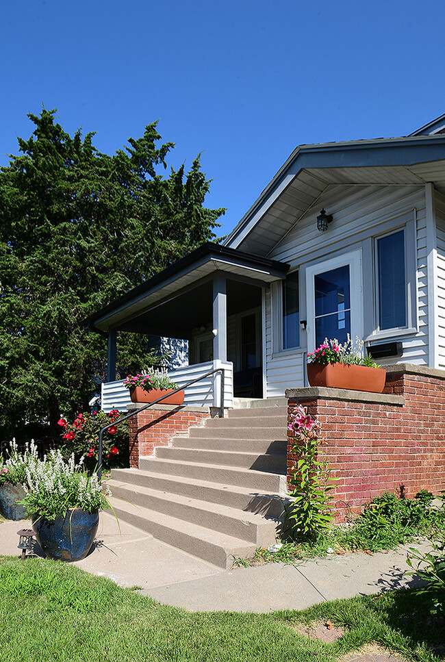 5022 Izard St in Omaha, NE - Foto de edificio - Building Photo