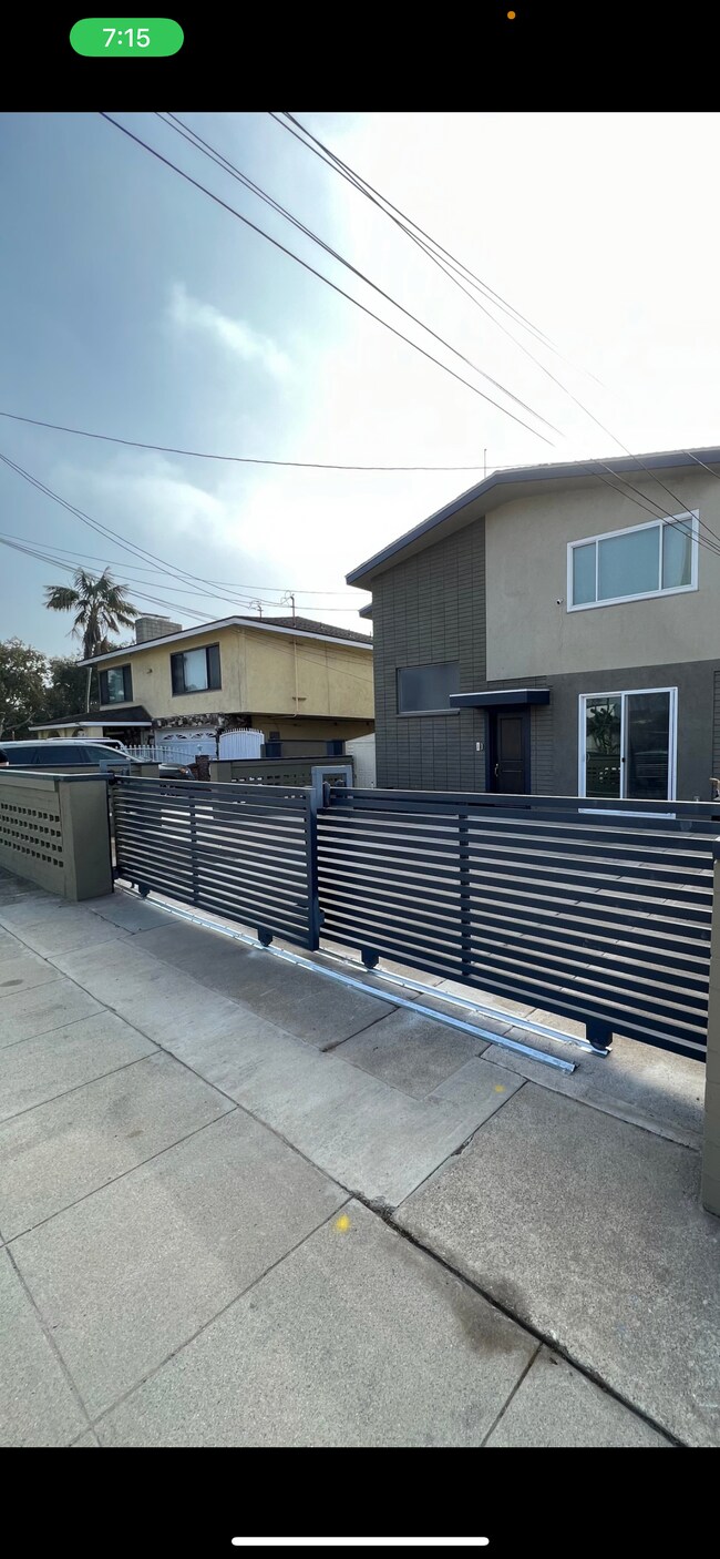 608 W Hillcrest Blvd in Inglewood, CA - Building Photo - Building Photo