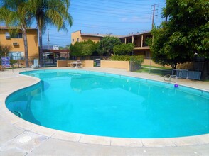 Dudley Manor in Pomona, CA - Foto de edificio - Interior Photo