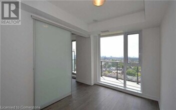 297 College St in Toronto, ON - Building Photo - Building Photo