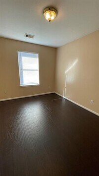 7816 Comal St photo'