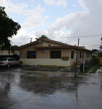 Central Palms Apartments I in Hialeah, FL - Building Photo - Building Photo