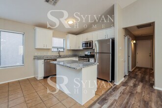 8379 S Otis Dr in Tucson, AZ - Foto de edificio - Building Photo