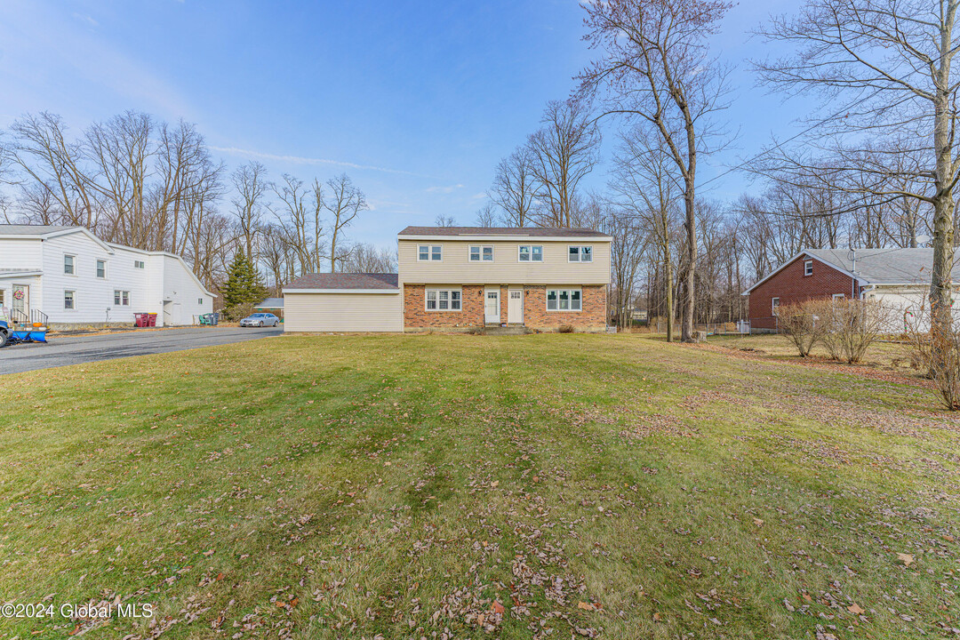 121 A Guideboard Rd in Waterford, NY - Building Photo