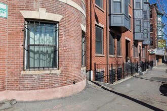 877 Harrison Ave in Boston, MA - Building Photo - Building Photo