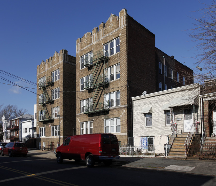 146-150 Manhattan Ave in Jersey City, NJ - Foto de edificio