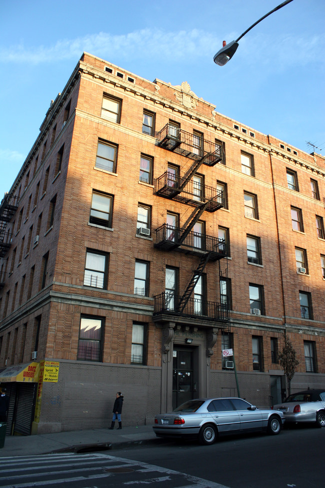 2295 Morris Ave in Bronx, NY - Building Photo - Building Photo