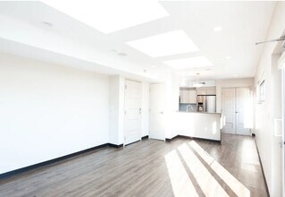 11 Dorchester St, Unit PH-2 in Boston, MA - Building Photo - Building Photo