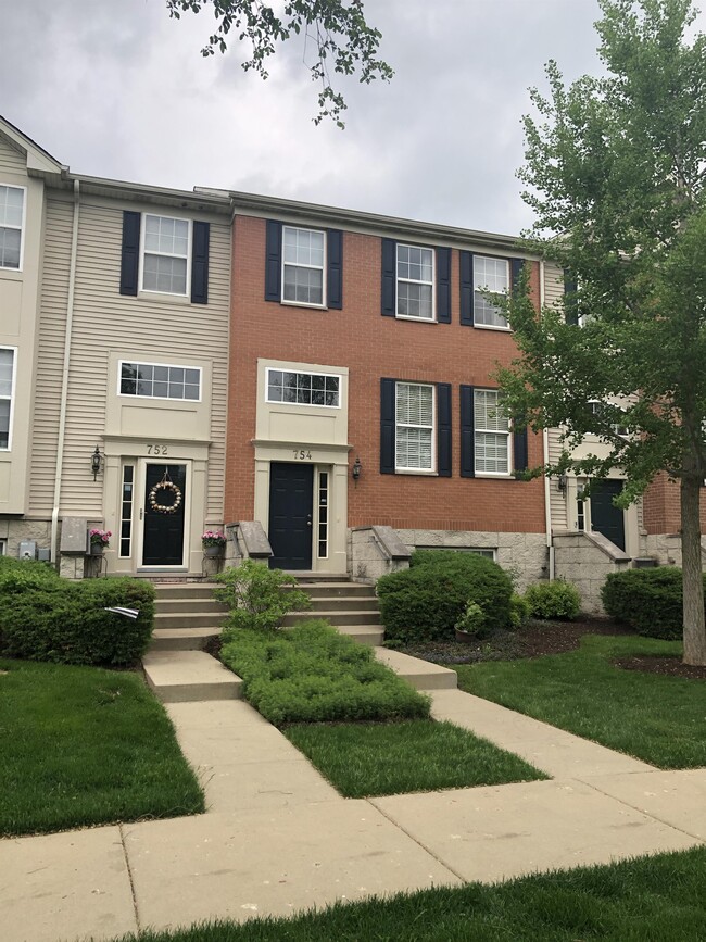 property at 754 Thornbury Ct