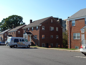 6806 Red Top Rd in Takoma Park, MD - Building Photo - Building Photo