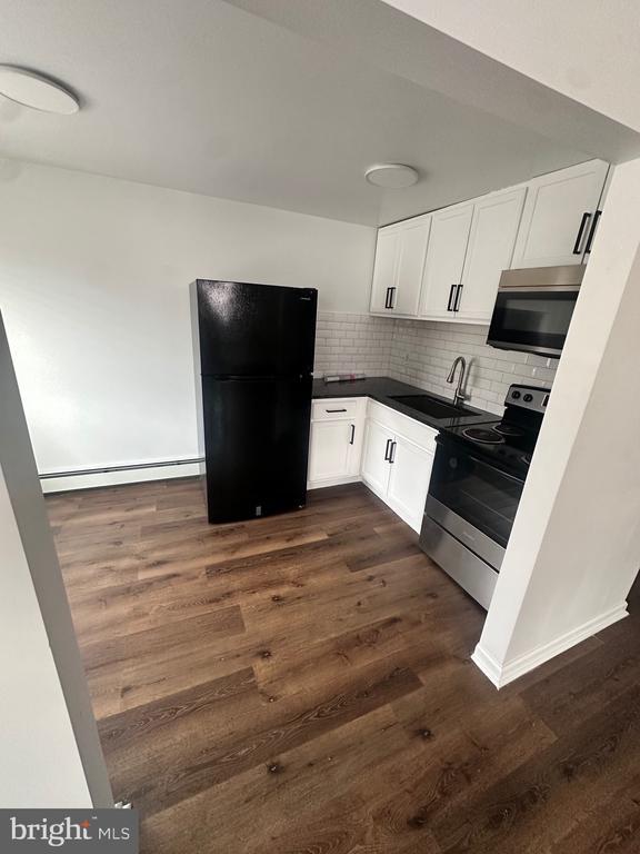 property at 2609 Parkside Terrace