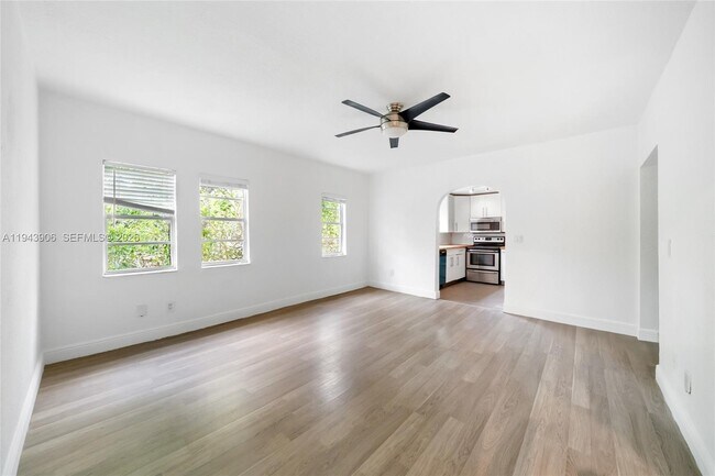 3262 Elizabeth St-Unit -4 in Miami, FL - Building Photo - Building Photo