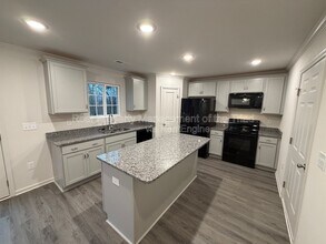 3505 Marksbury Dr in Greensboro, NC - Foto de edificio - Building Photo