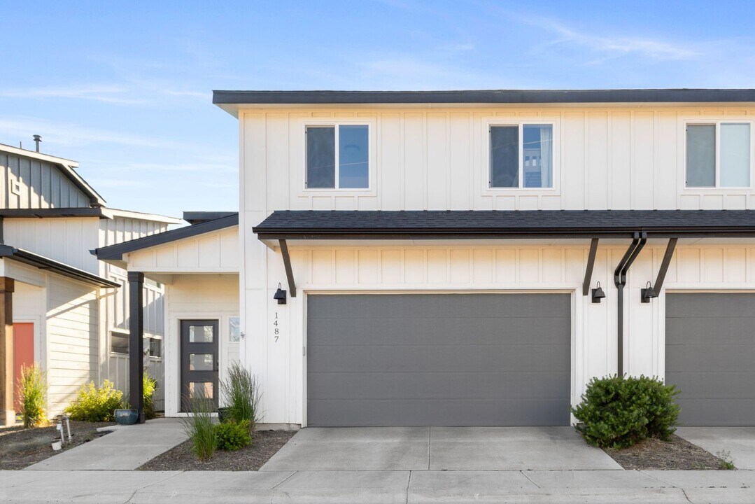 1487 N Pineview Ln in Boise, ID - Building Photo