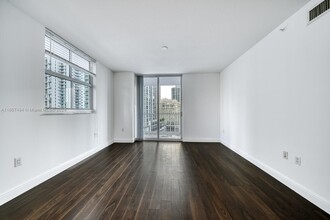 1250 S Miami Ave, Unit 1614 in Miami, FL - Building Photo - Building Photo