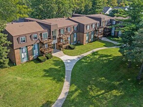 Pine Lake Manor in Keego Harbor, MI - Foto de edificio - Building Photo