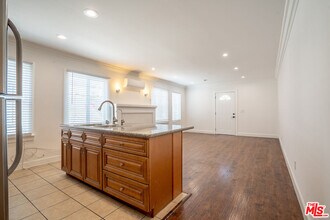 1409 Bronson Ave in Los Angeles, CA - Building Photo - Building Photo