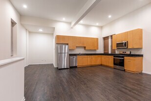 1260 N Greenview Ave, Unit 1R in Chicago, IL - Building Photo