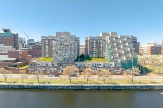 The Esplanade in Cambridge, MA - Foto de edificio - Building Photo