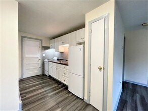 23 Burlington St, Unit 2 in Woburn, MA - Building Photo - Building Photo