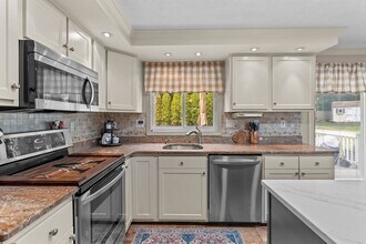 18 Arthur G Pernokas Dr in Woburn, MA - Building Photo - Building Photo