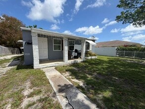 2431 Plunkett St in Hollywood, FL - Building Photo - Building Photo