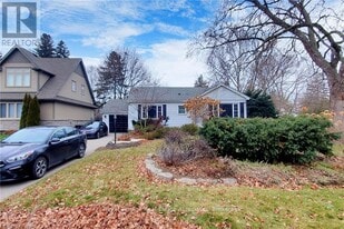 925 Kingsway Dr in Burlington, ON - Building Photo