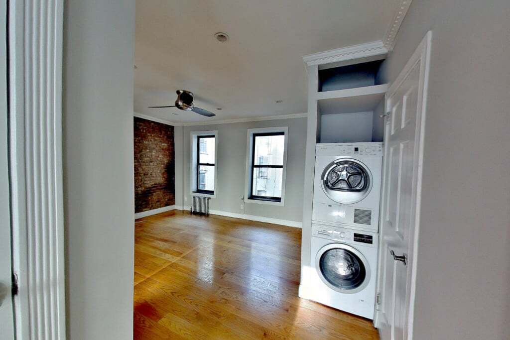 334 E 100th St, Unit 4B in New York, NY - Building Photo