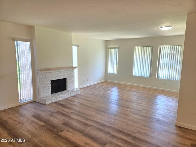 property at 7417 N Vía Camello Del Norte