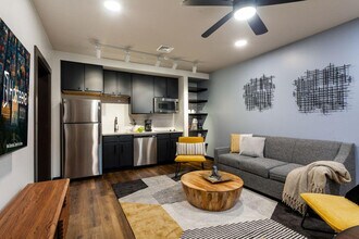 611 Commerce St in New Orleans, LA - Building Photo - Building Photo