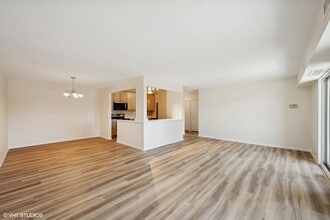 1515 E Central Rd in Arlington Heights, IL - Building Photo - Building Photo