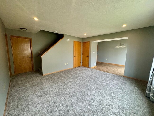 2211 W Todd Ln in Lincoln, NE - Building Photo - Building Photo
